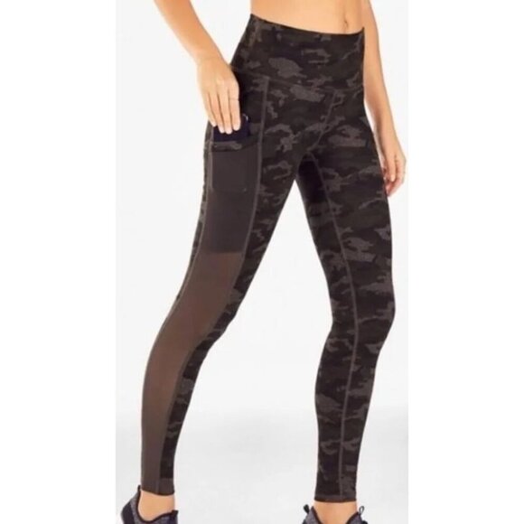 Fabletics High-Waisted PowerHold 7/8 Leggings in Dark Olive Camo Small - Picture 1 of 7